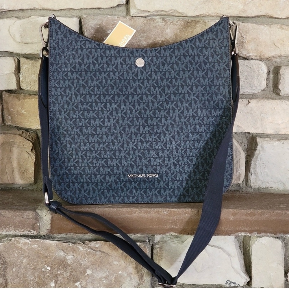 Michael Kors Briley LG Crossbody Blue New WITHOUT tags.